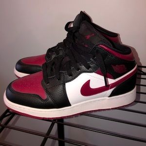 Air Jordan 1 Mid Gs Noble Red